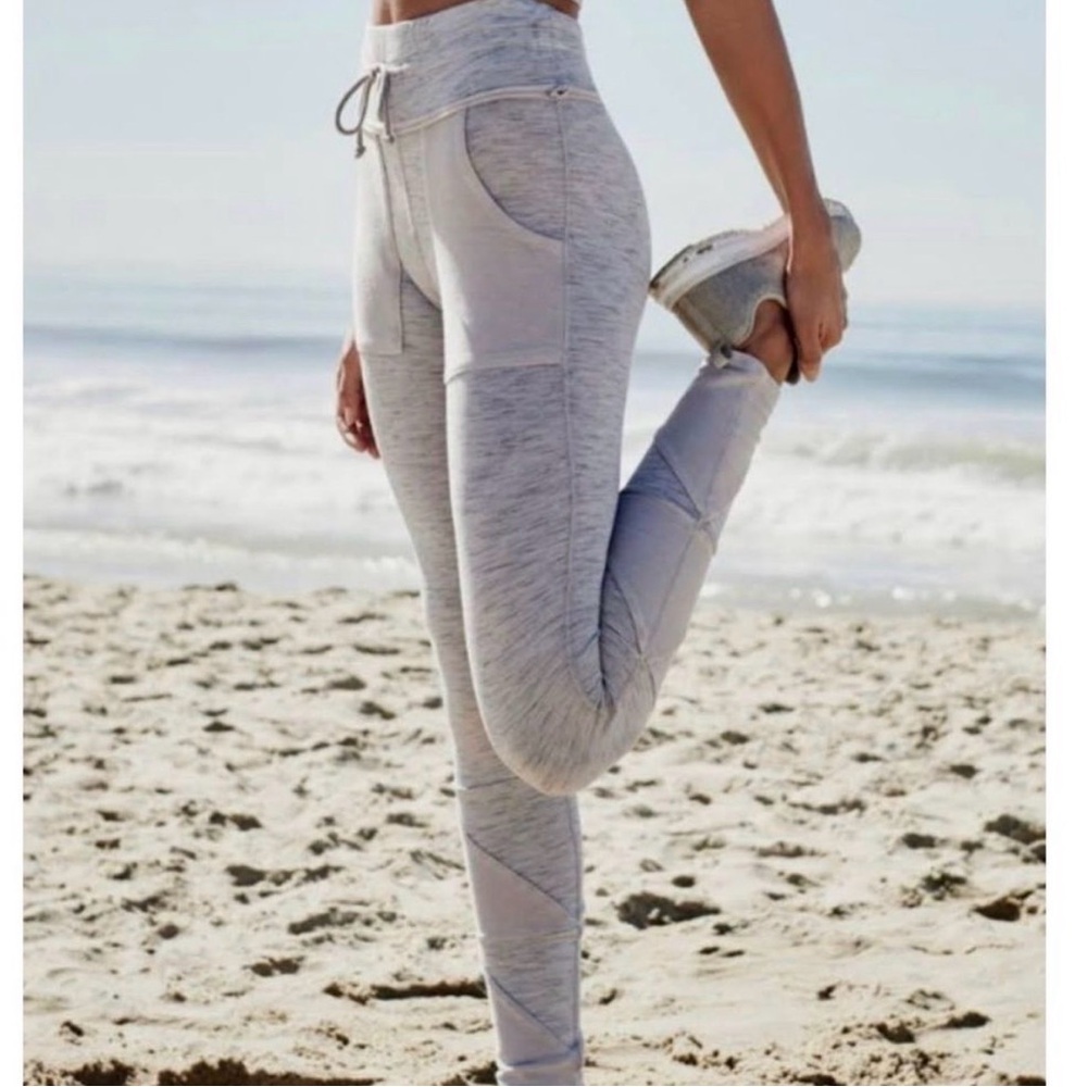 Free people movement Hi rise Kyoto leggings size small